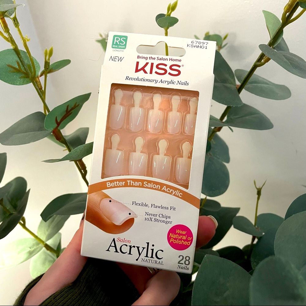 SHORT ACRYLIC NAILS / KISS